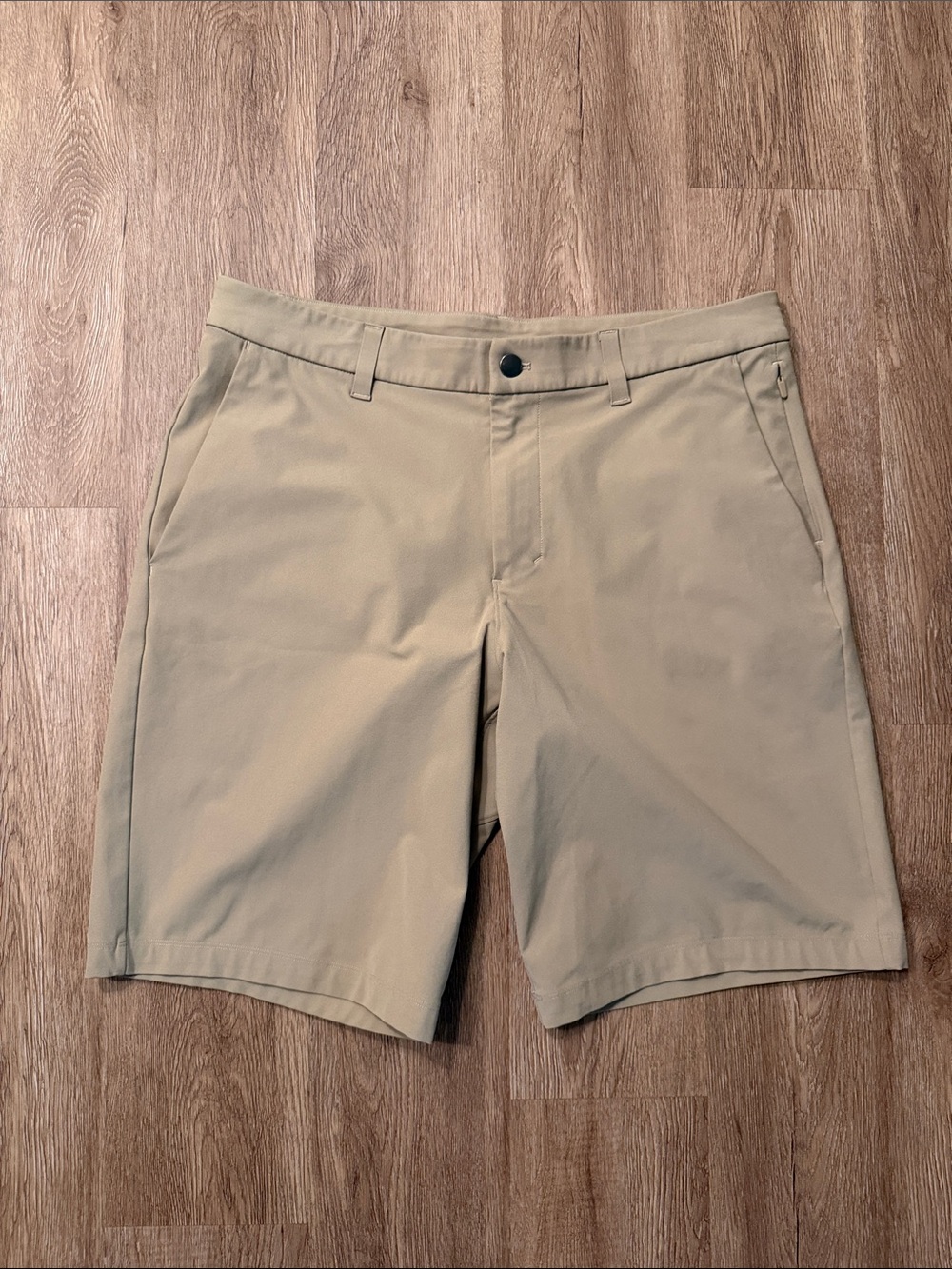 Lululemon Commission Golf Shorts 10” Men’s Size 33 Khaki Tan Trench Stretch